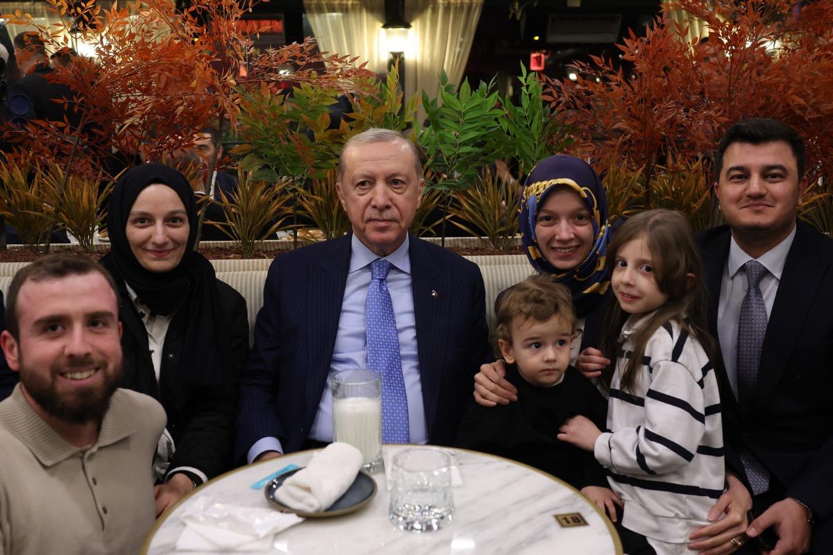 Erdoğan’dan Saraçoğlu’nda sürpriz ziyaret ve sıcak buluşma