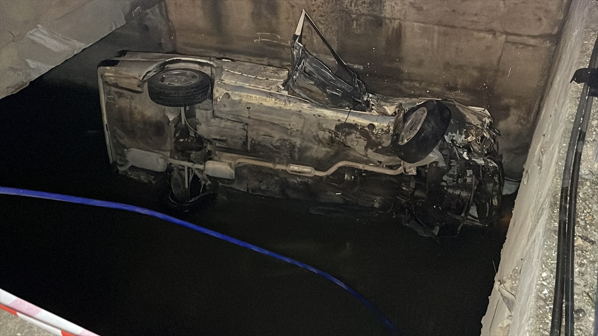 Eskişehir’de otomobil kanala düştü: 2 yaralı