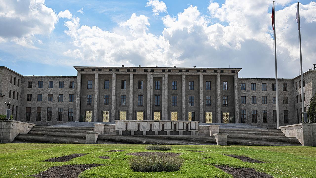 Doğum izni ve sosyal medya düzenlemesi Meclis’te