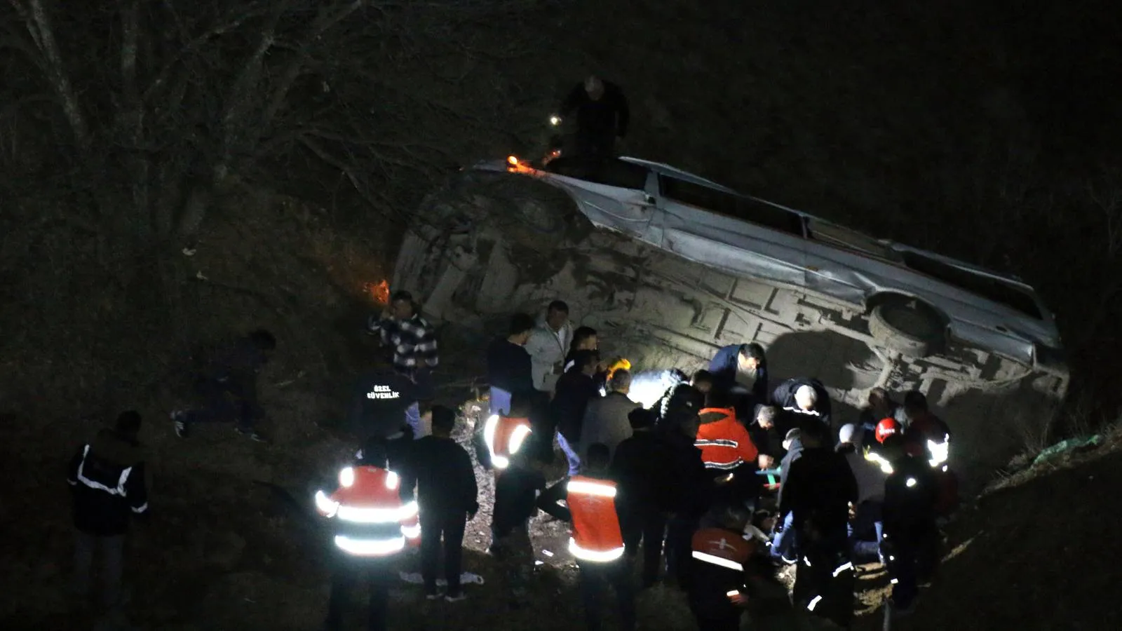 Malatya’da işçi servisi devrildi: 2 kişi hayatını kaybetti