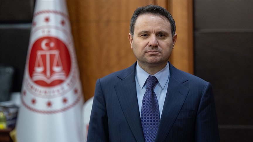 Bakan Gürlek’ten dünyaya Fetö resti: "müttefiksek gereğini yapın"