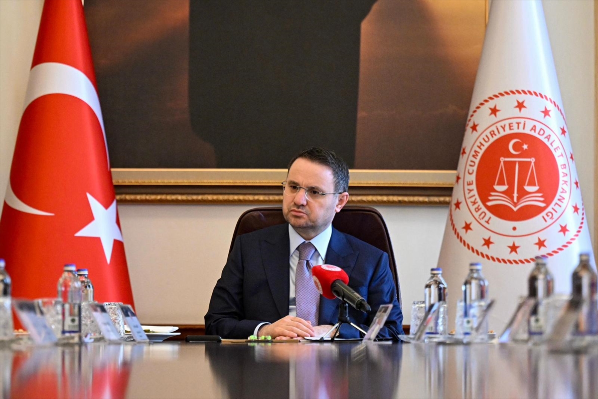 Bakan Gürlek’ten avukatlara yeni düzenleme mesajı