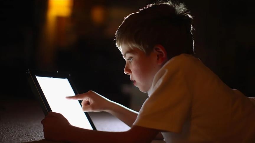 AB’den çevrim içi güvenlik hamlesi: Yaş doğrulama geliyor