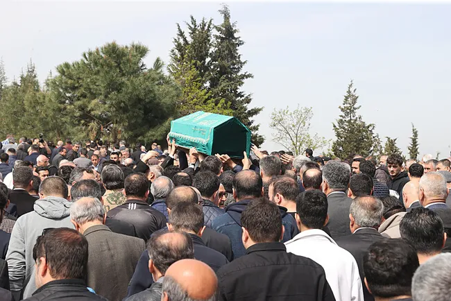 Türkiye yasa boğuldu: Öğrenciler son yolculuğuna uğurlanıyor