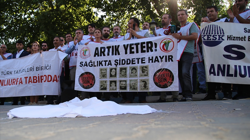 Bitlis’te sağlık çalışanına yönelik saldırı protesto edildi