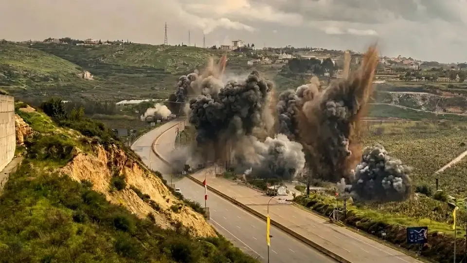 İsrail Lübnan’da Kasımiye Köprüsü’nü vurdu kritik geçiş noktası yıkıldı