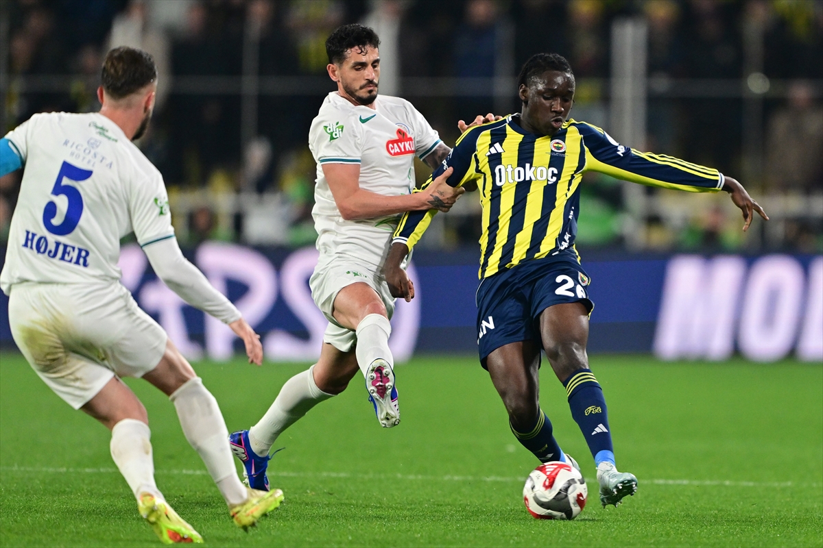 Fenerbahçe- Çaykur Rizespor maçında ilk yarı eşitlikle bitti
