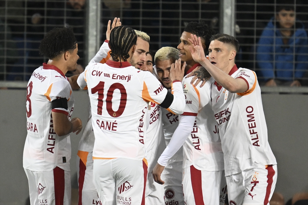 Galatasaray ilk yarıyı 2-0 önde kapattı