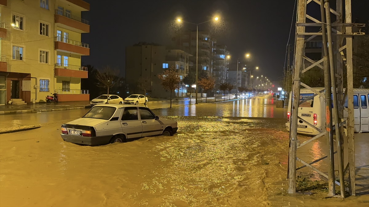 Adıyaman ve Kilis’te sağanak hayatı felç etti