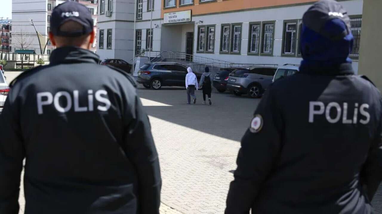 Yeni güvenlik paketi: Ailesinde silah olan öğrenciler takipte