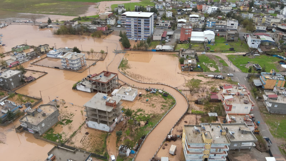 Siirt’i sağanak vurdu: Kentte sel felaketi