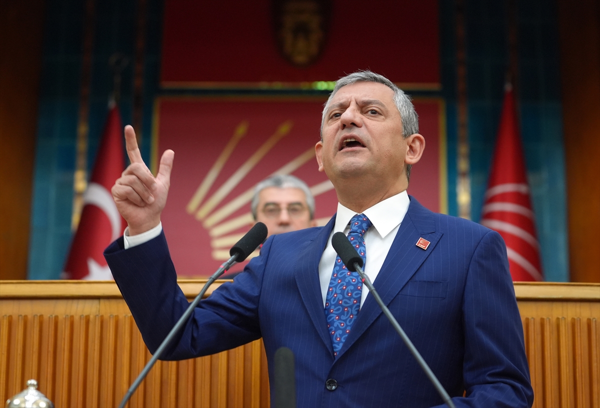 Özel'den Barrack'a sert tepki: Trump'ın düzenini Türkiye'de ilan etmeye kalkıyorlar