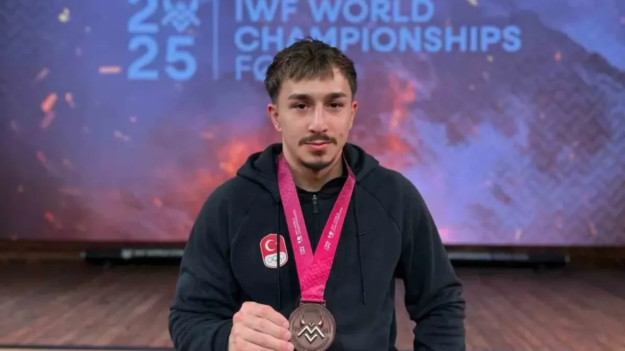 Halterde Yusuf Fehmi Genç fırtınası: Altın madalya geldi