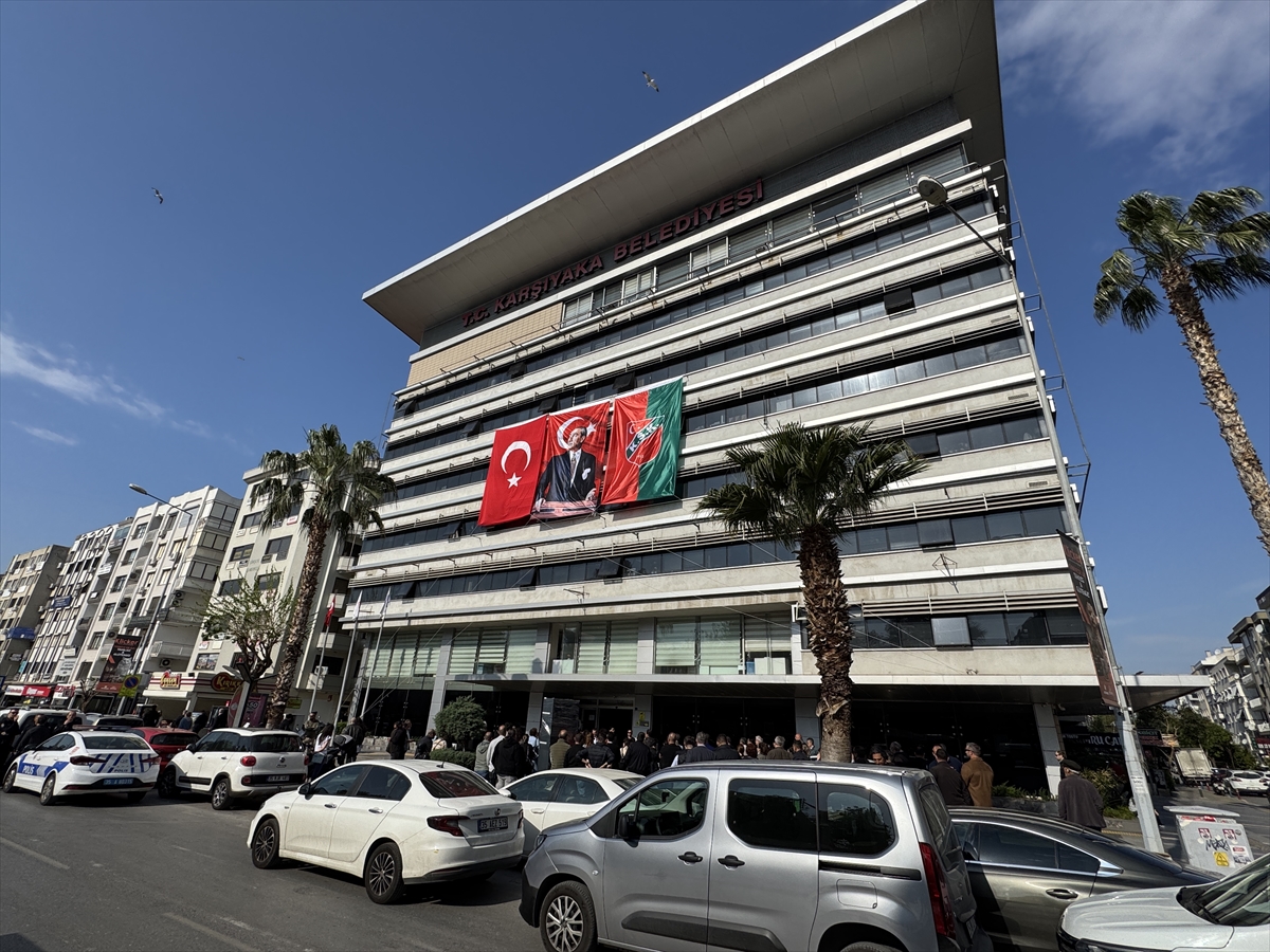 Karşıyaka Belediyesi’nde memurlar iş bıraktı