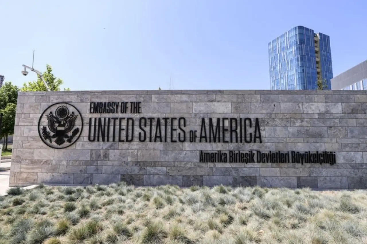 ABD Türkiye Büyükelçiliği'nden vize uyarısı