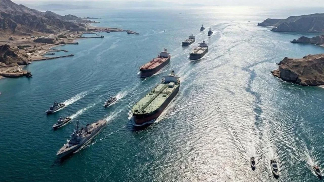 Hürmüz’de tansiyon yükseliyor: İran, iki yabancı gemiye el koydu