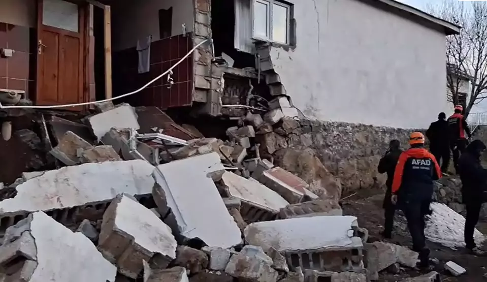 Ağrı Patnos’ta 4.3 büyüklüğünde deprem