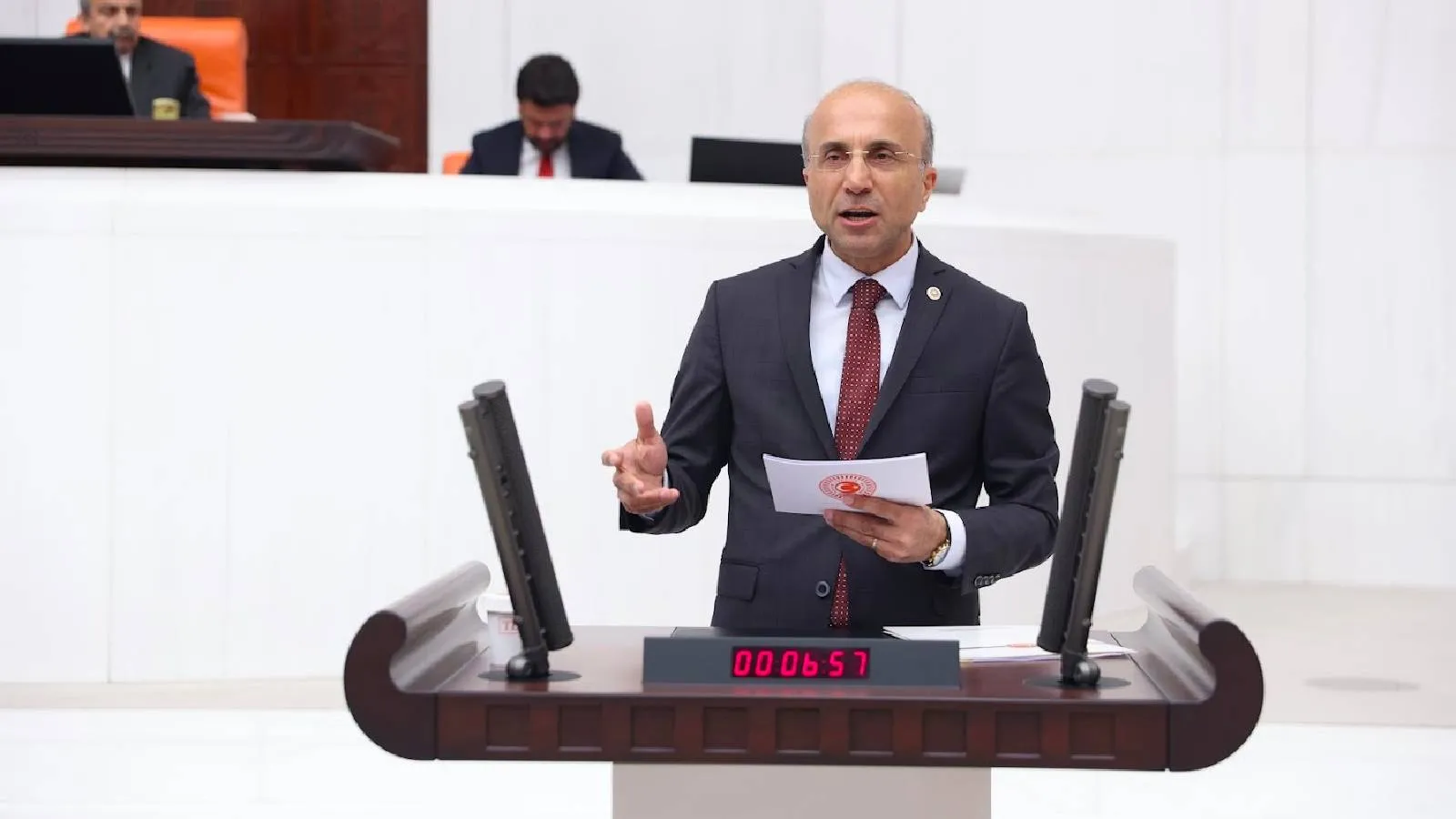 Aşkın Genç’ten sert eleştiri: Emekliye 4 bin lira yeter mi?