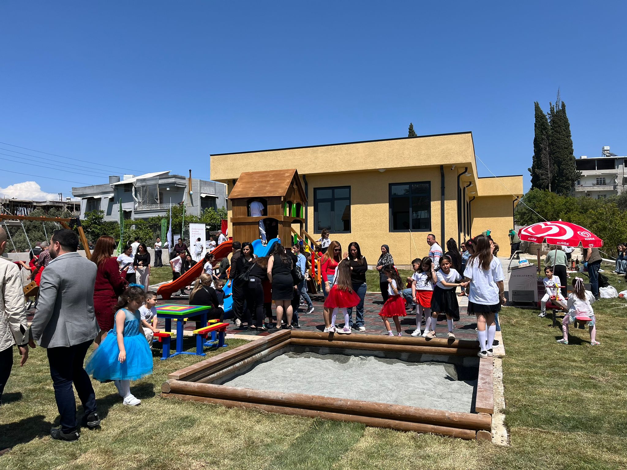 Defne'de 23 Nisan coşkusuyla kreş açıldı