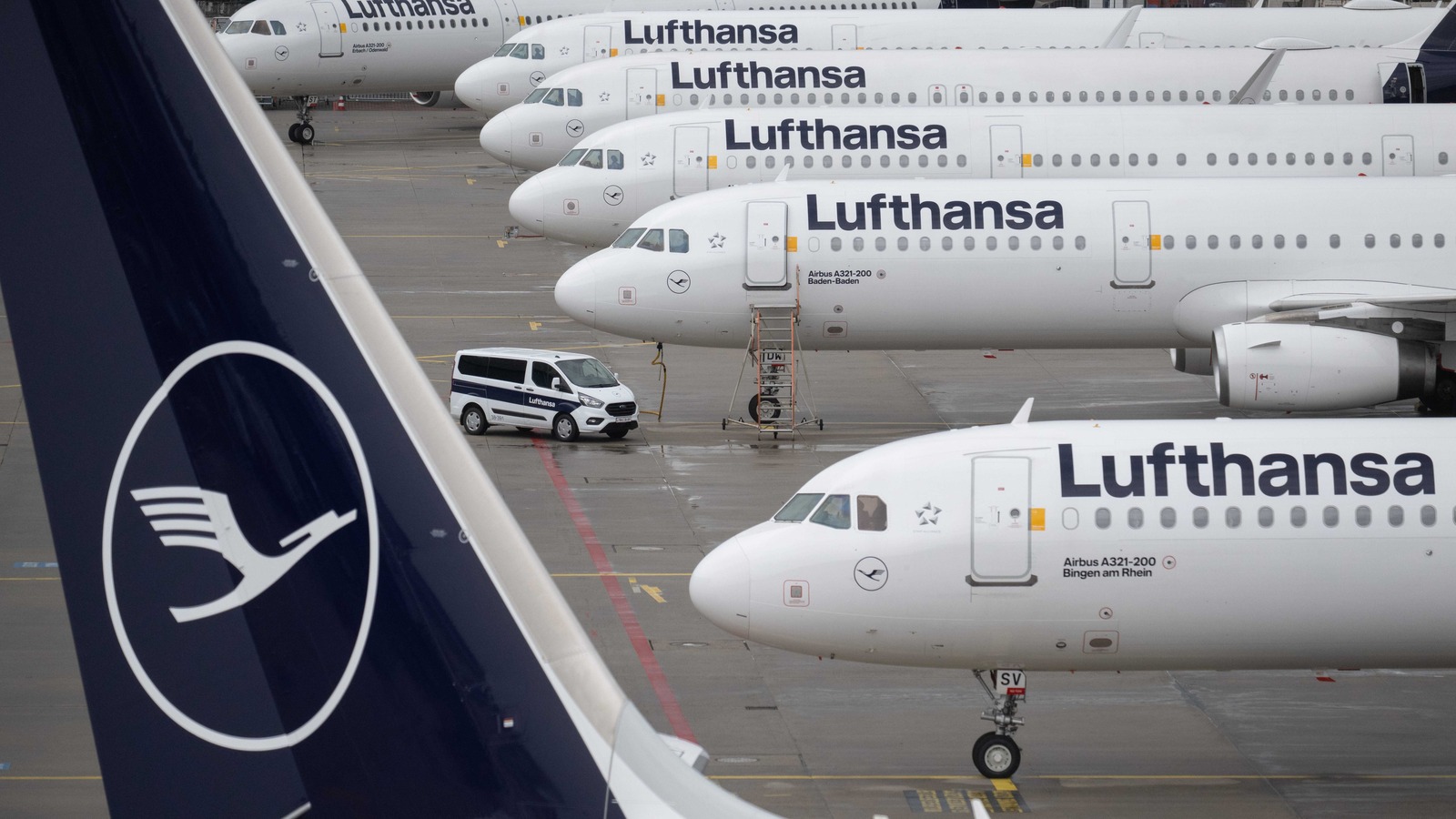 Jet yakıtı iki katına çıktı: Lufthansa kapasite düşürüyor