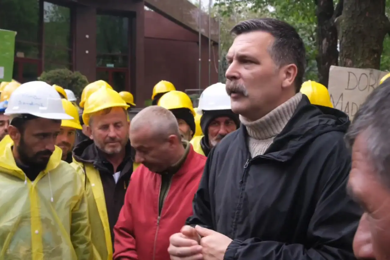 Erkan Baş işçilerle açlık grevine girdi