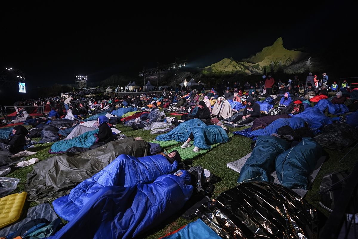111 yıl sonra aynı topraklarda: Anzak torunları Gelibolu’da buluştu
