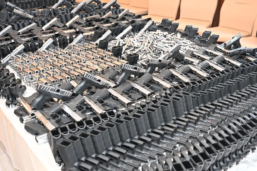 Toprağın altından cephanelik çıktı! Çuval çuval silah parçaları ele geçirildi