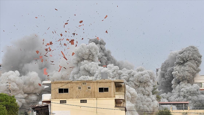 İsrail ateşkese rağmen Lübnan’da işgal dışı bölgeleri vurdu