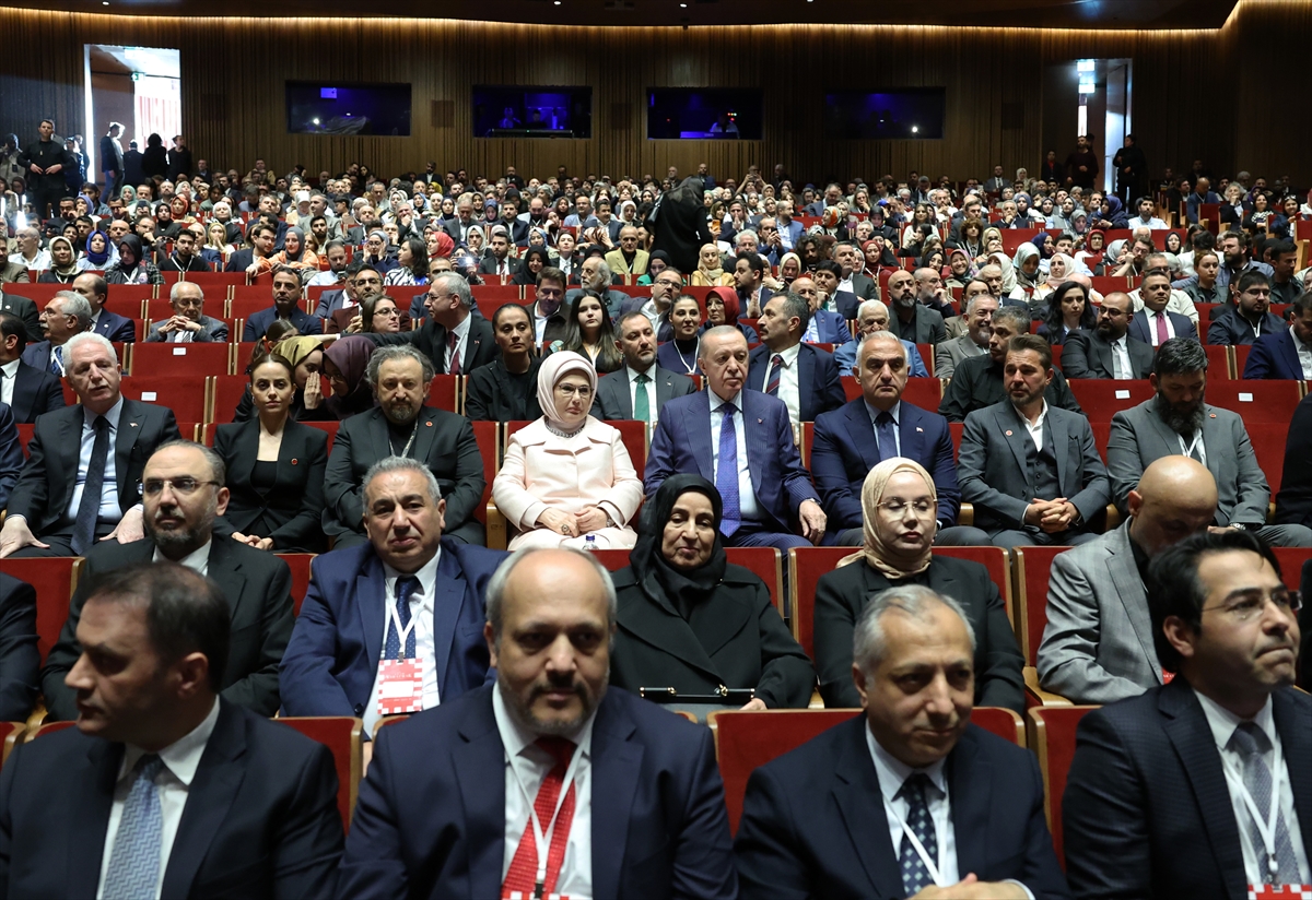 Erdoğan, Bir Adam Yaratmak filminin galasına katıldı