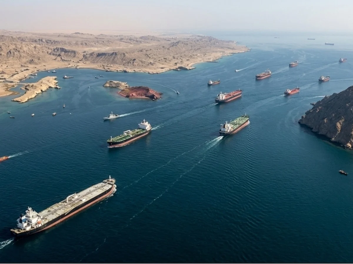 72 Saatte 52 İran gemisi ABD ablukasına rağmen Hürmüz Boğazı’ndan geçti: Gerilim tırmanıyor