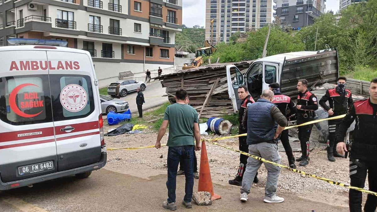 Başkentte facia: Kontrolden çıkan kamyonet 2 can aldı