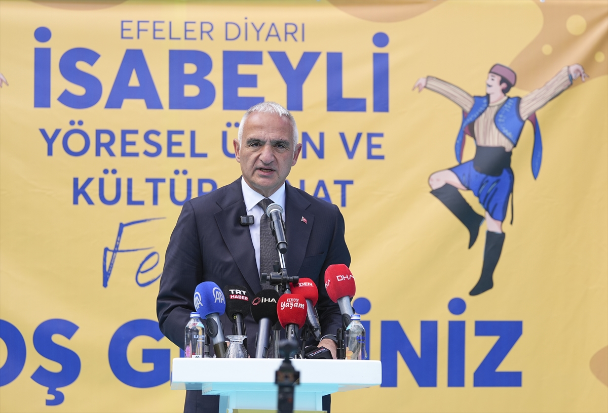 Bakan Ersoy İsabeyli Yöresel Ürünler Festivali'ni açtı