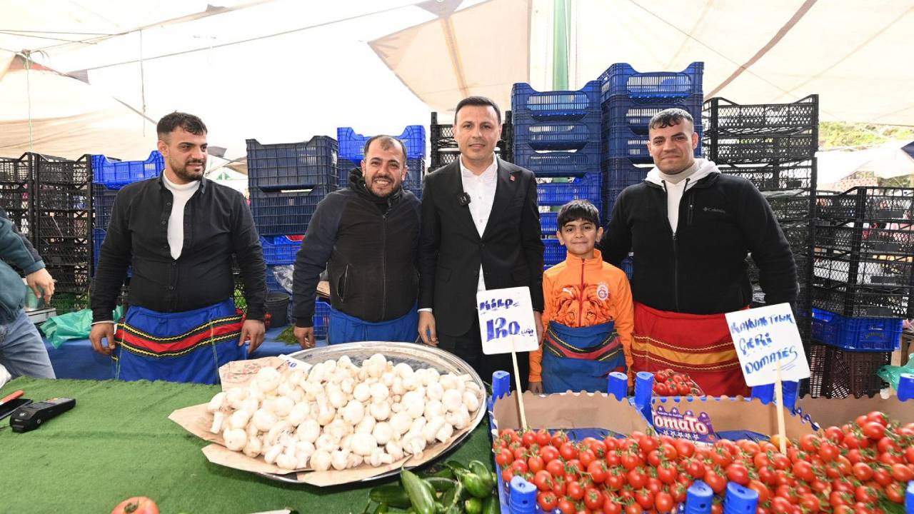 CHP’li Çelik Bahçelievler Pazarında yurttaşları dinledi