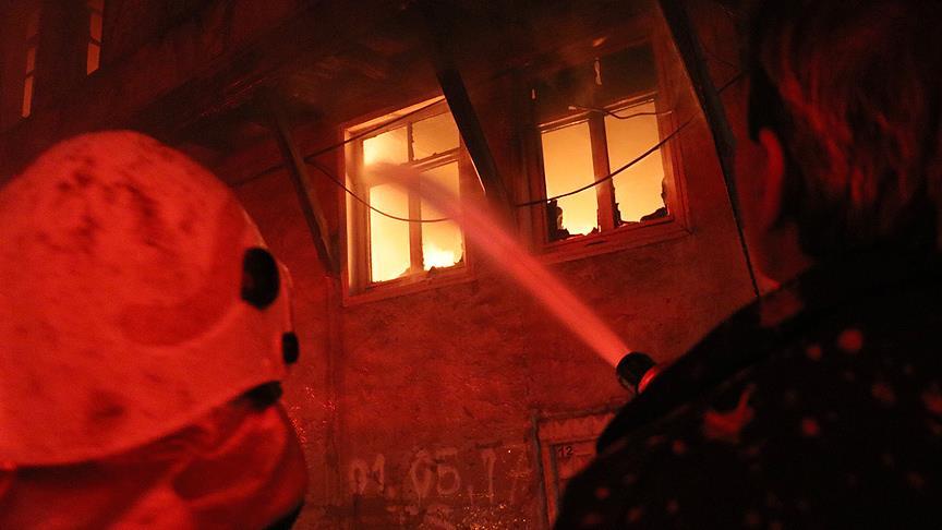 Adana'da 14 katlı binada yangın çıktı, can pazarı yaşandı