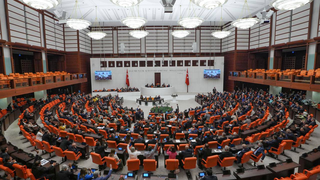 TBMM’de muhalefet önerileri reddedildi: Enflasyon, çocuklar ve basın özgürlüğü teklifleri kabul görmedi