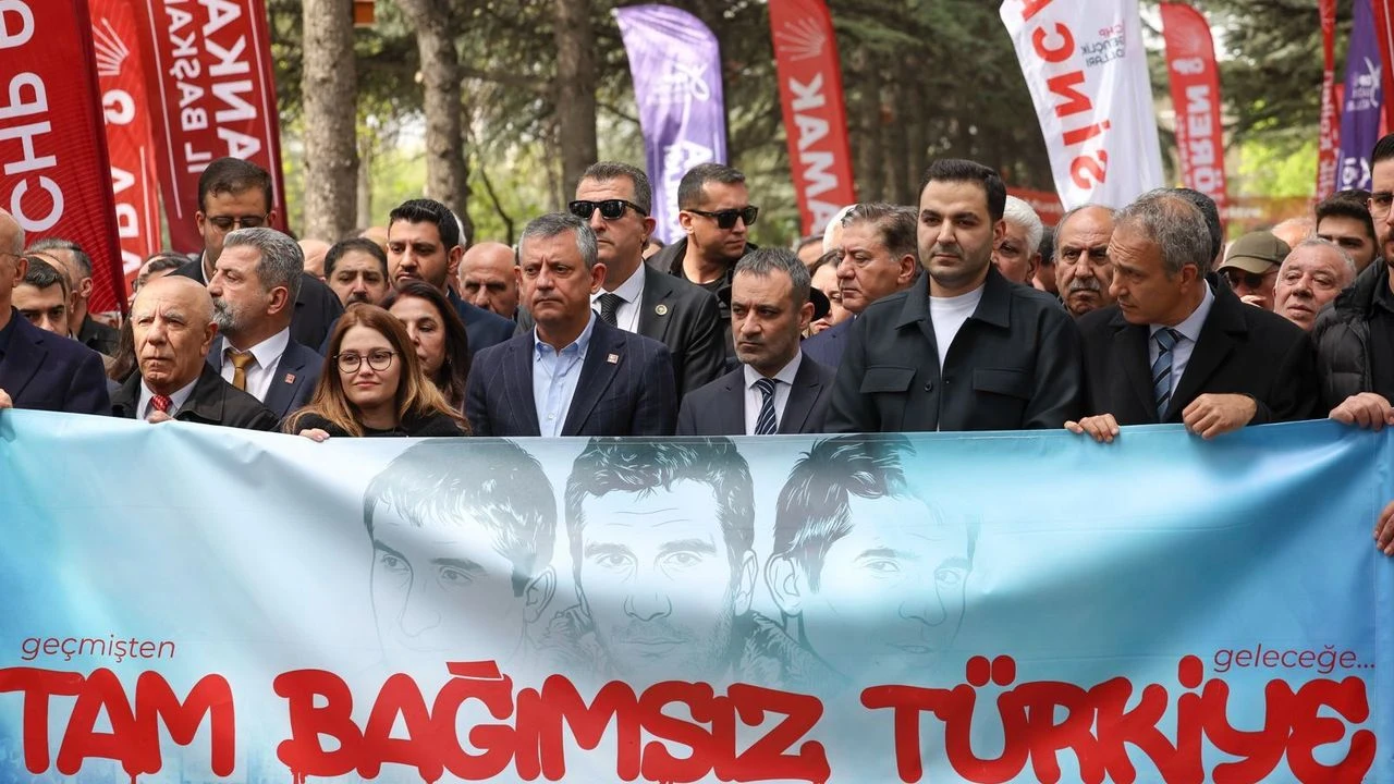 Özgür Özel’den “Üç Fidan” mesajı: “İlham veren üç önder”