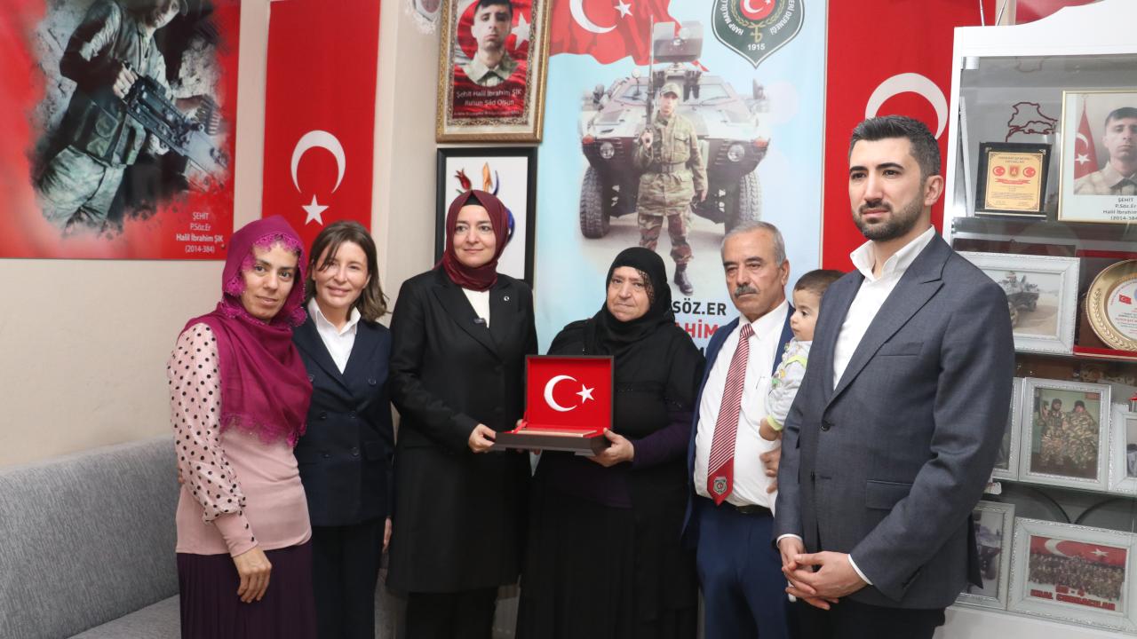Kaya’dan şehit yakınlarıyla buluşmada dikkat çeken mesaj: “Hiçbir anne evlat acısı yaşamasın”