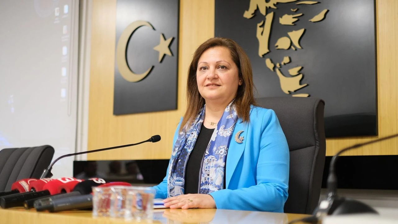 Burcu Köksal’dan sarsan açıklama: “CHP beni çok yordu”