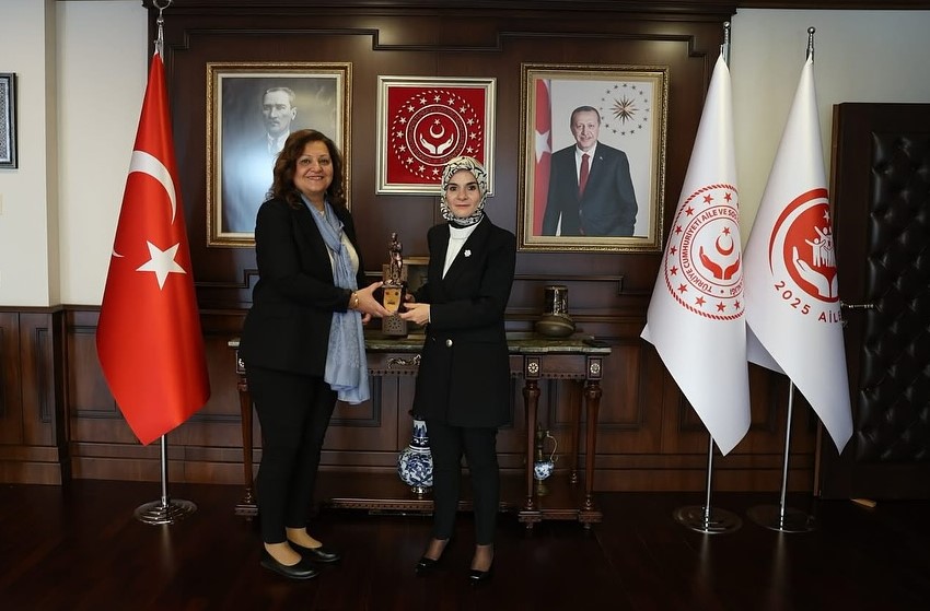 Bakan Göktaş’tan Burcu Köksal’a “hayırlı olsun” mesajı