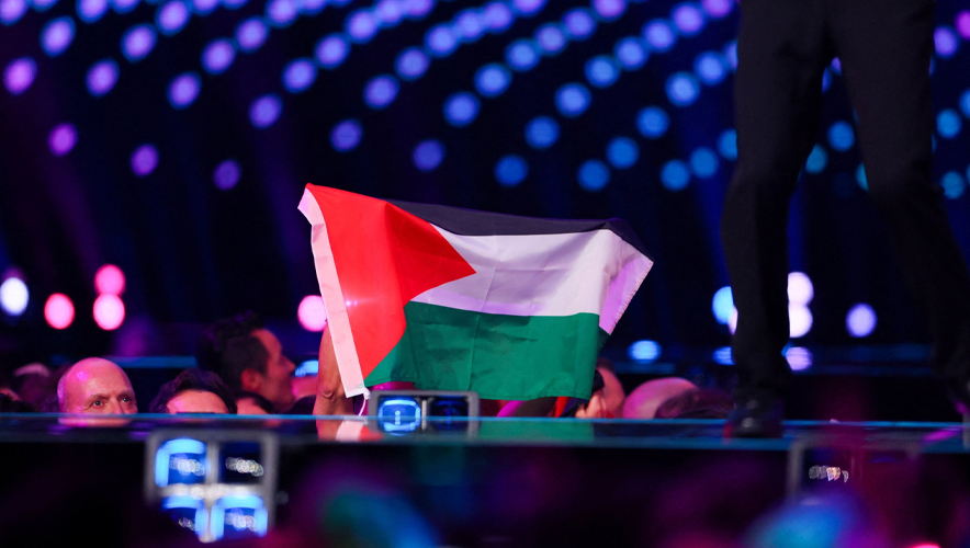 Eurovision sahnesinde İsrail protestosu: Salonda gergin anlar