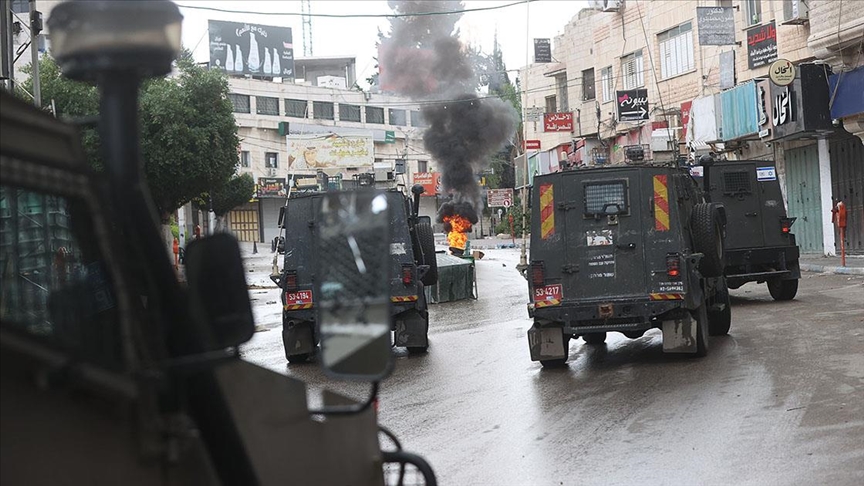 İsrail, Batı Şeria’da üç noktaya peş peşe saldırı düzenledi