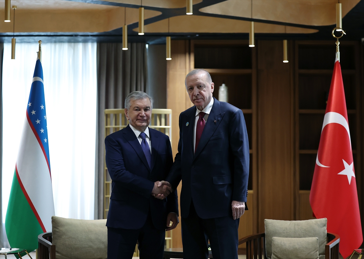 Erdoğan, zirve öncesi Mirziyoyev ile bir araya geldi