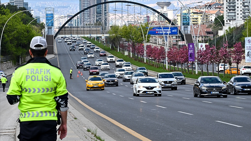 Bayramda yoğunluk artacak: Trafiğe “akıllı” takip