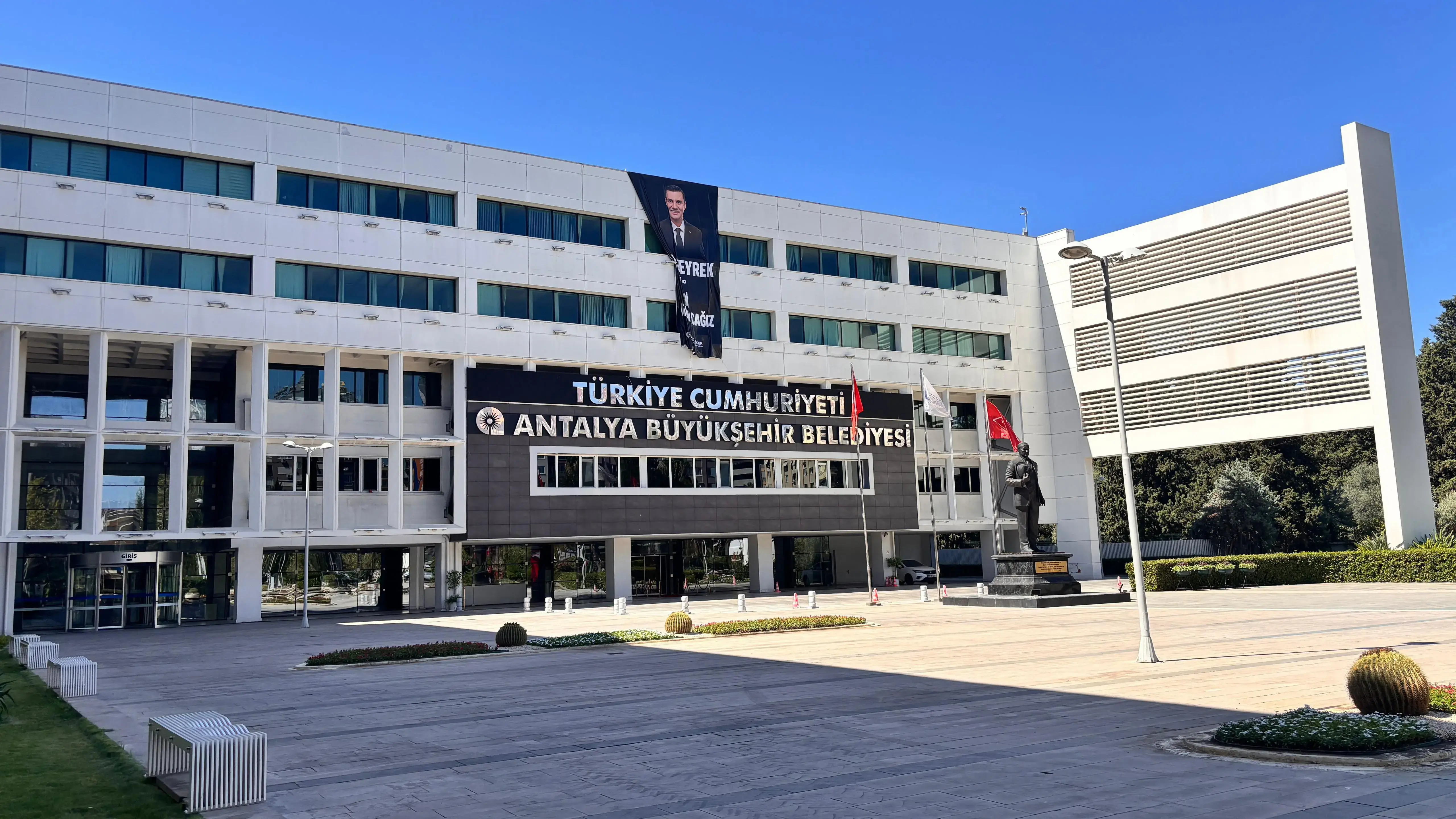 Antalya Büyükşehir soruşturmasında 2 tutuklama