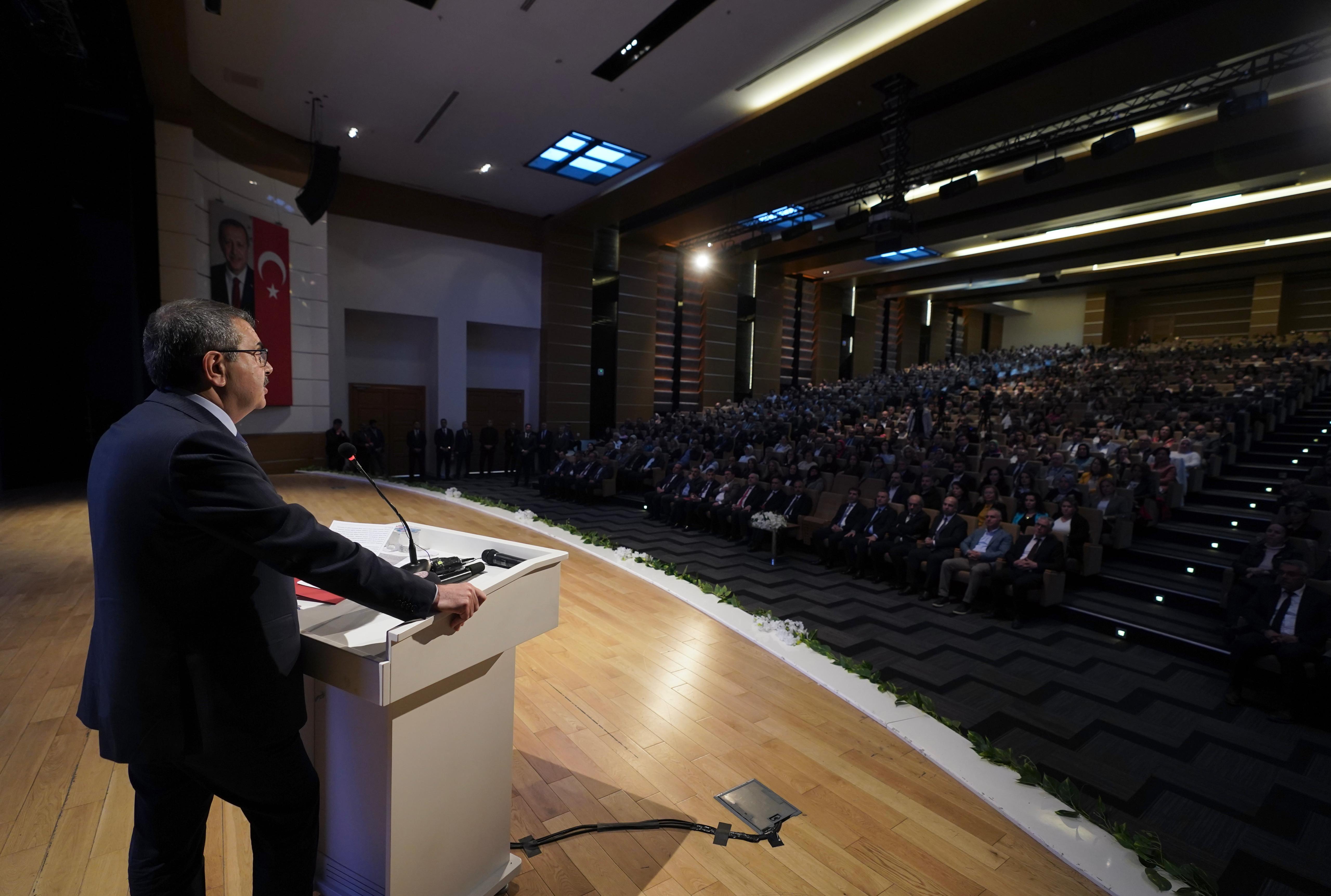 Bakan Tekin’den adalet vurgusu: Asıl imtihan yakınınızla başlar