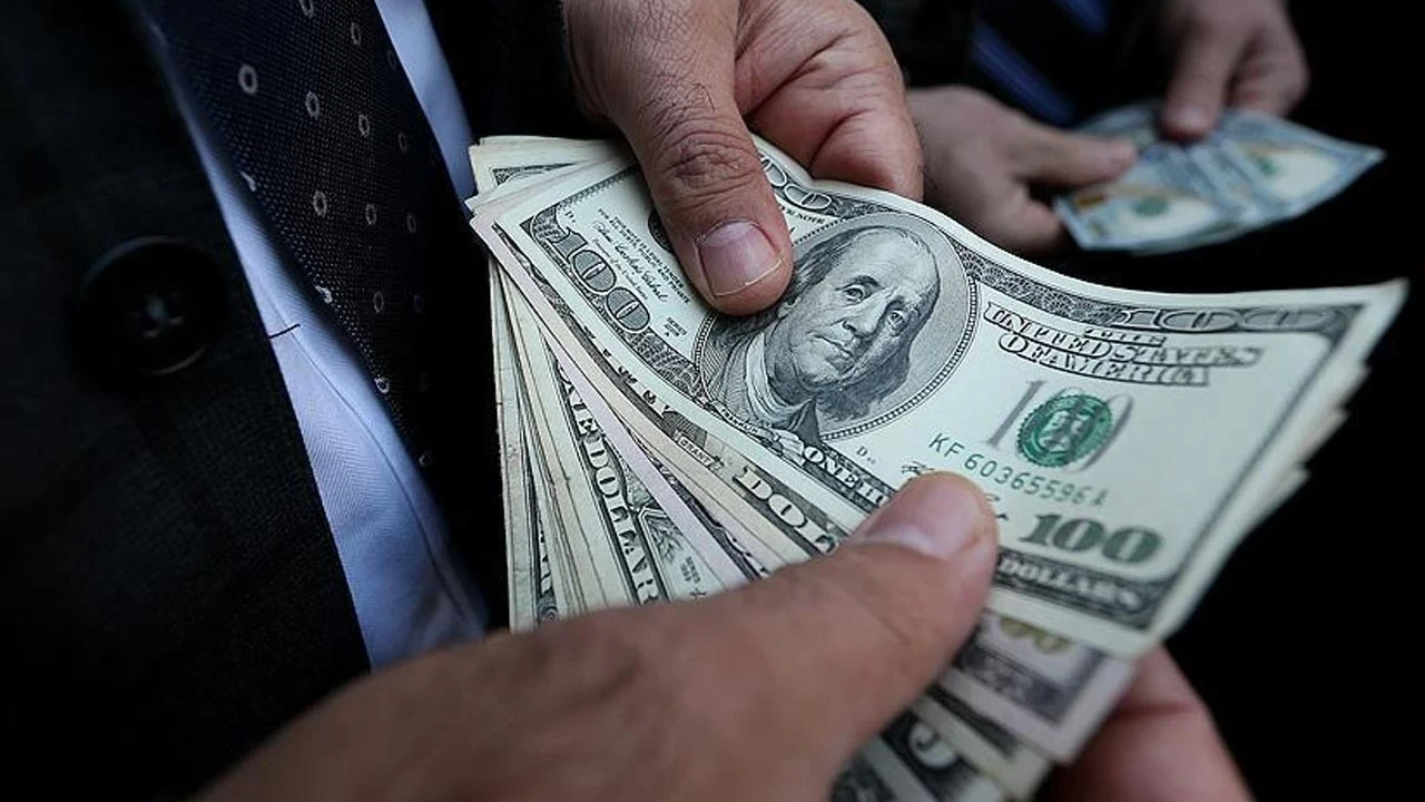Döviz piyasasında yeni gün: Dolar ve Euro’da dalgalı seyir sürüyor