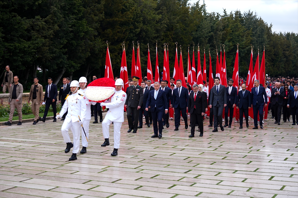 Bakan Bak ve beraberindeki heyet Anıtkabir'i ziyaret etti