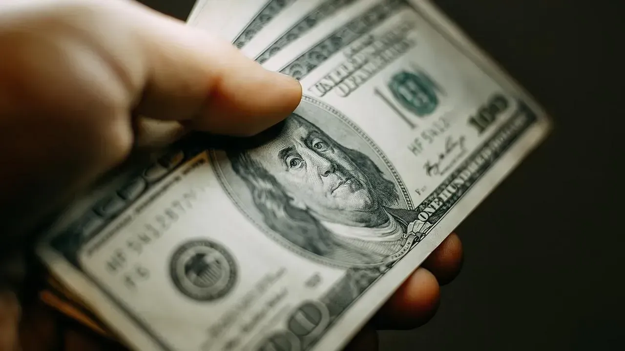 Dolar ve euro güne yükselişle başladı