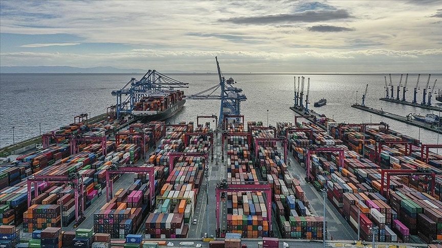 Türkiye’nin ihracatı yükseldi, dış ticaret açığı geriledi