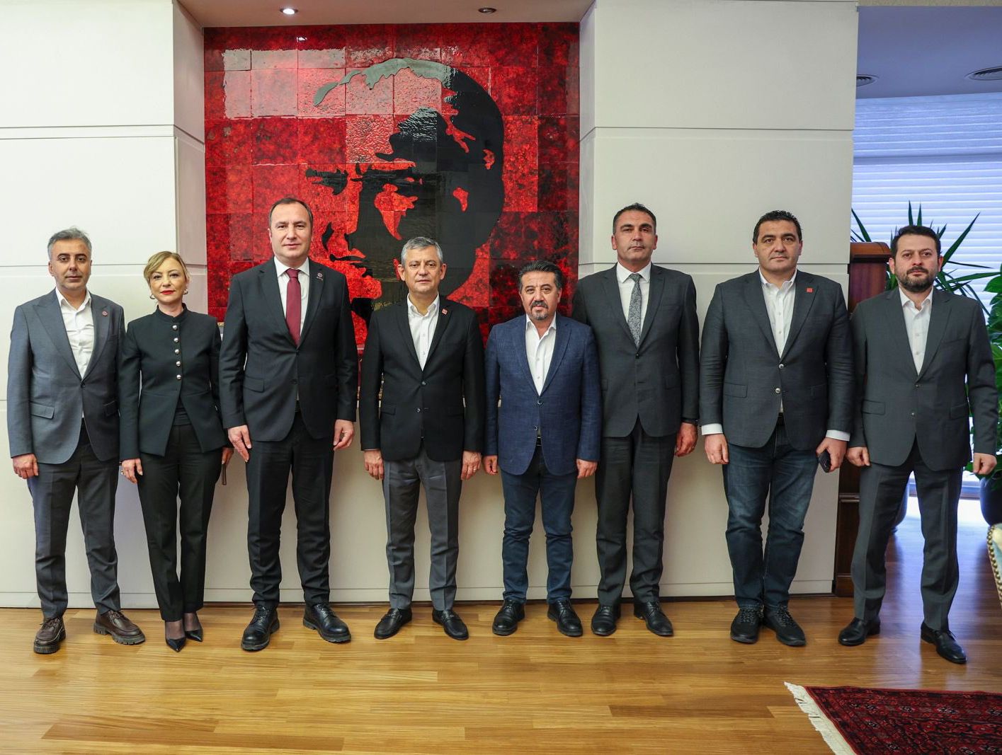 Özgür Özel, Eğitim-İş Heyetini ağırladı